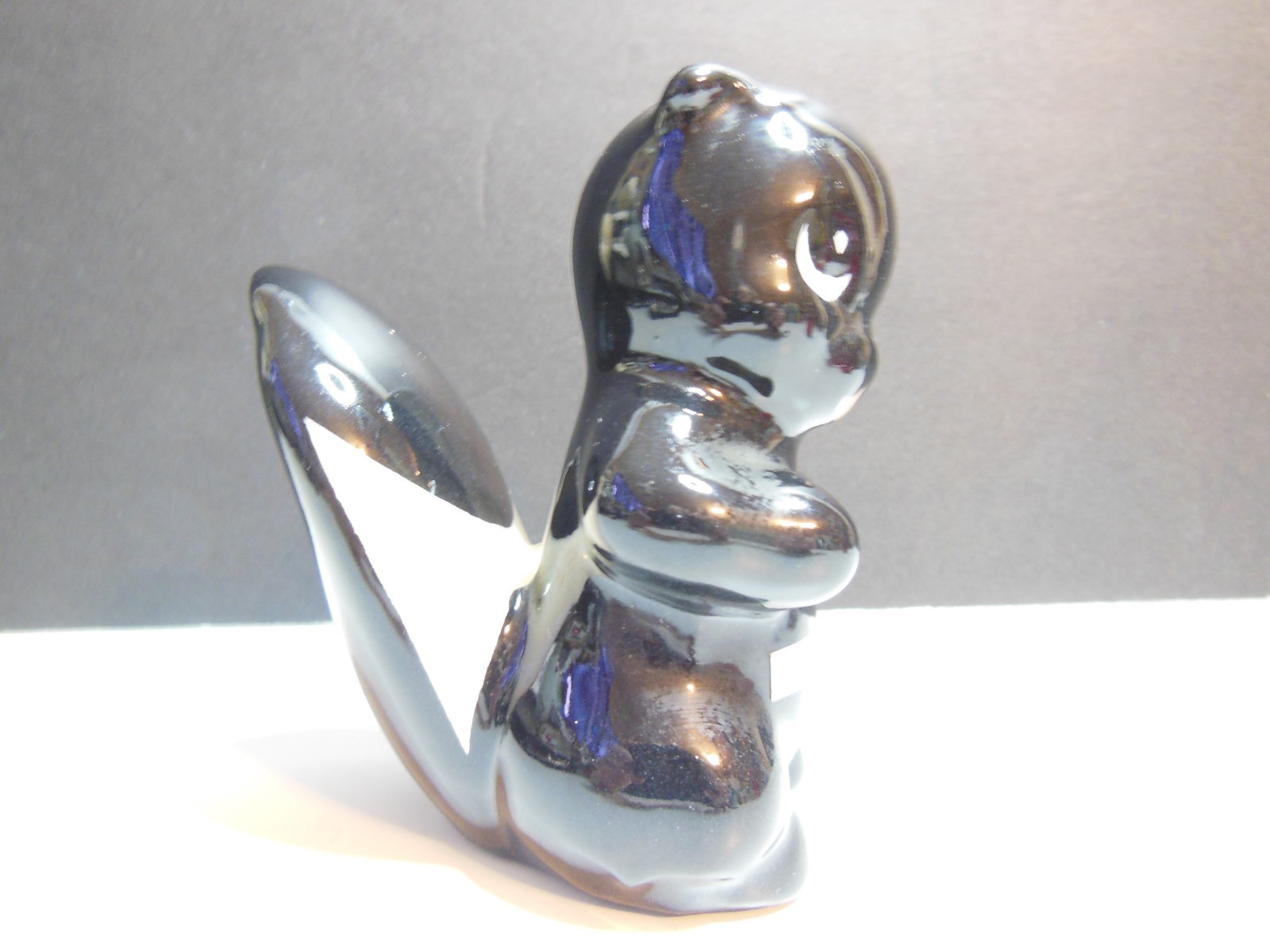 VINTAGE DE LEE ART POTTERY CALIFORNIA "STINKIE" SKUNK FIGURINE 4" thumbnail 4