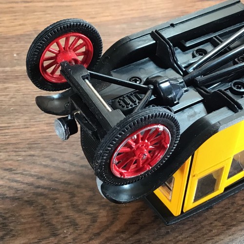 1924 Chevy 1-Ton Series H Truck "Round Hill Dairy Farm" Yellow/Black Scale 1:32 - Picture 11 of 14