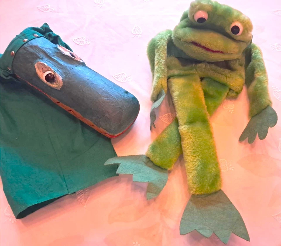 HANDPUPPE 2 STÜCK " KROKODIL aus HOLZ und FROSCH mit BEINEN aus PLÜSCH" SELTEN - Bild 2 von 4