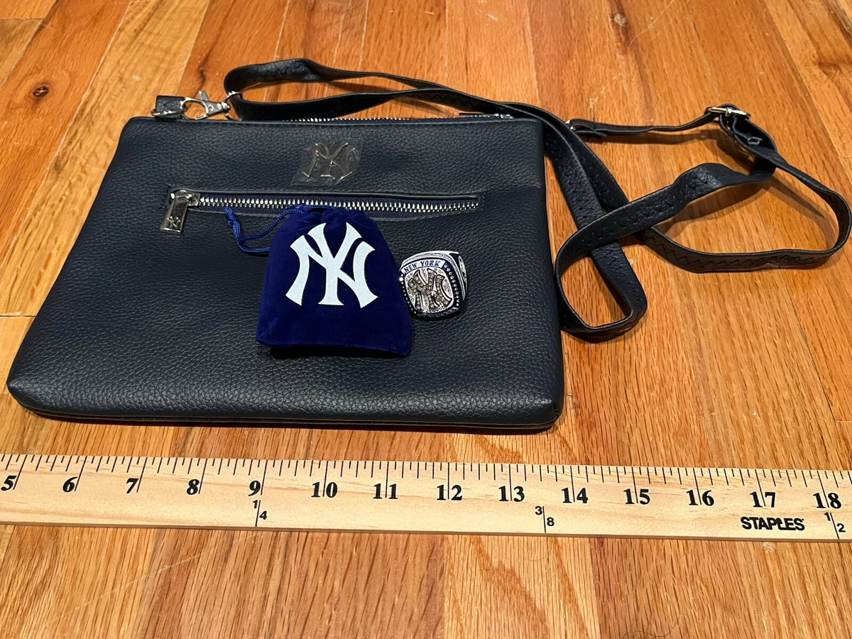 Dooney & Bourke Women's Dooney & Bourke New York Yankees Gameday Suki  Crossbody with Medium Wristlet | CoolSprings Galleria