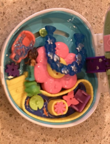 2022 Polly Pocket Bunny Garden Compact Doll Toy W Accessories Shown - Picture 12 of 13