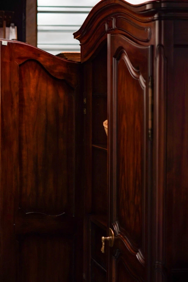 Cómoda John Widdicomb Provincial Francesa Luis XV Nogal, Alrededor de 1960 Foto 4 de 4