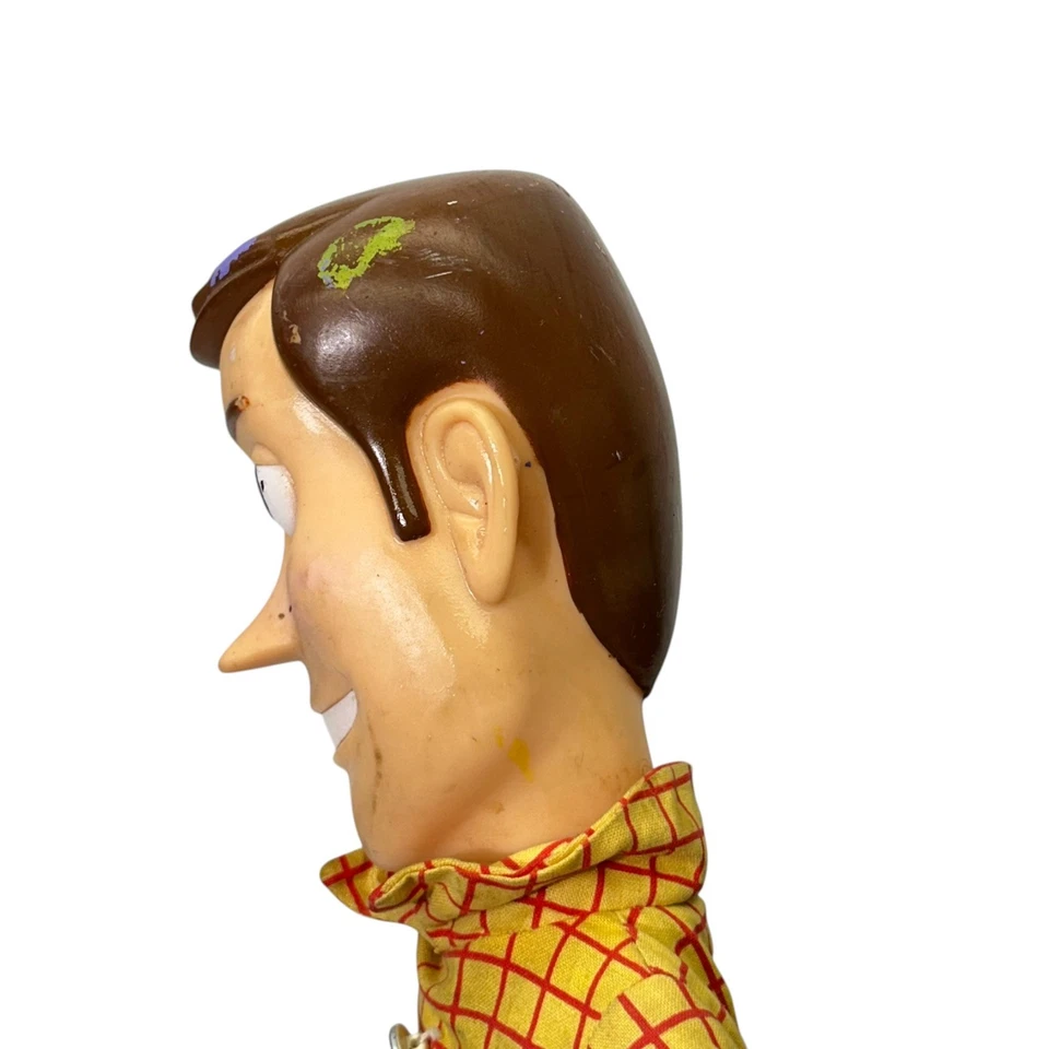 Boneco de ação Disney Pixar Thinkway Toys Sheriff Woody Toy Story vestido 21 polegadas - Imagem 3 de 4