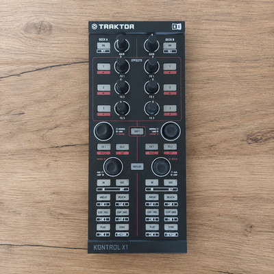Native Instruments Traktor Kontrol X1 DJ Controller MK1