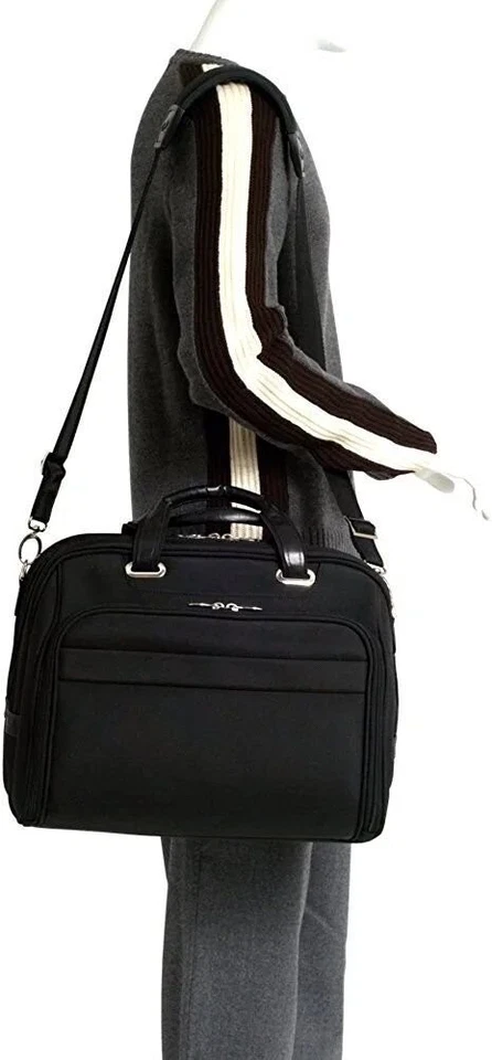 Estuche para computadora portátil McKlein Springfield negro de nailon compatible con puntos de control de 17" Foto 4 de 4