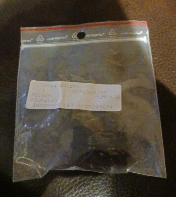 1 EACH NEW CELDUC  D32A2110 REED RELAY SHIPS FREE