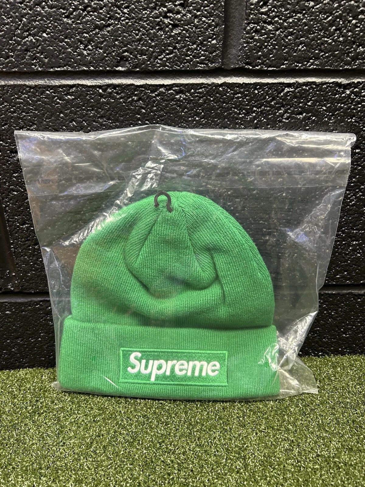 SUPREME/ NEW ERA BOX LOGO BONNET VERT OS FW24 SEMAINE 17 (AUTHENTIQUE) NEUF