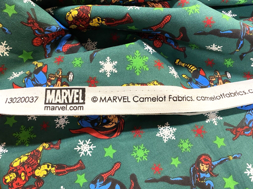 Tela de algodón camelot Marvel Heros Navidad 3 yardas verde - Imagen 3 de 4