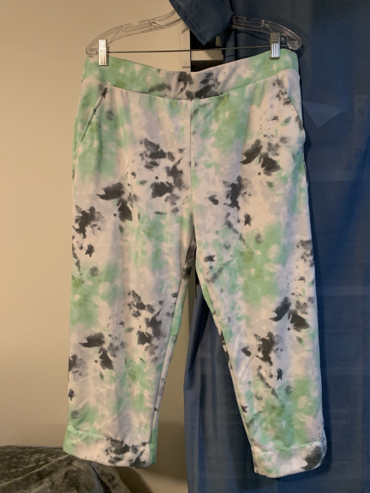 Picture 1 of 4