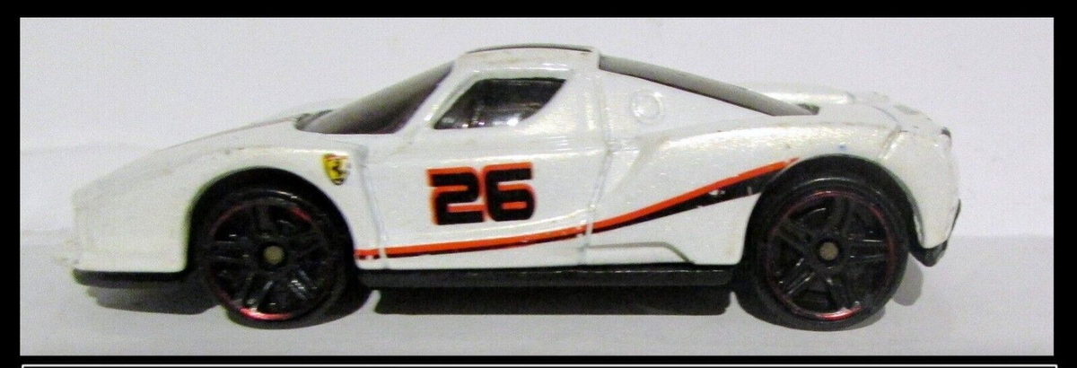Hot Wheels White Enzo Ferrari 2009 Ferrari 5 Pack exclusive
