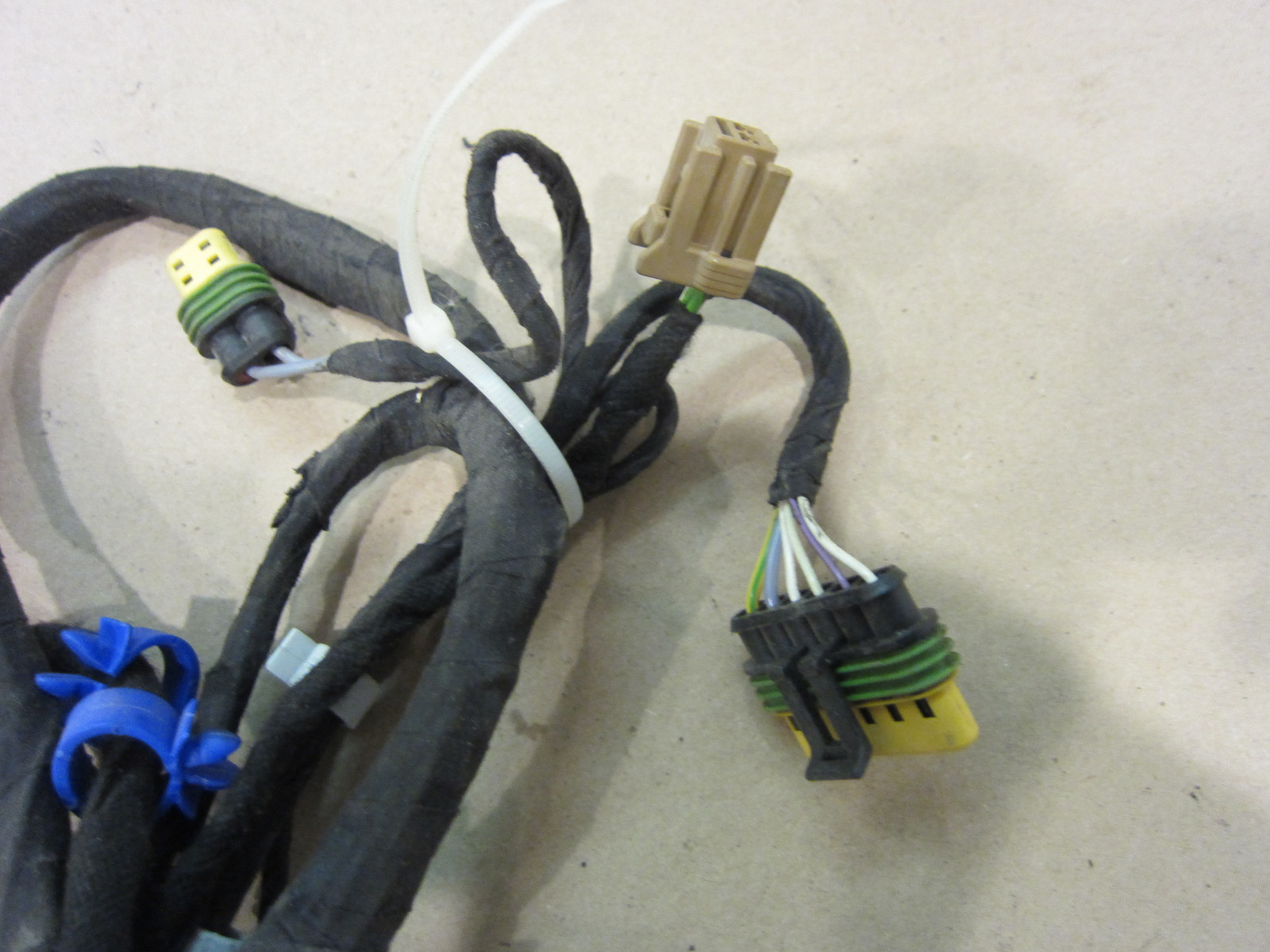 Maserati Quattroporte Rear Door Electrical Connection Cables. Part# 200536