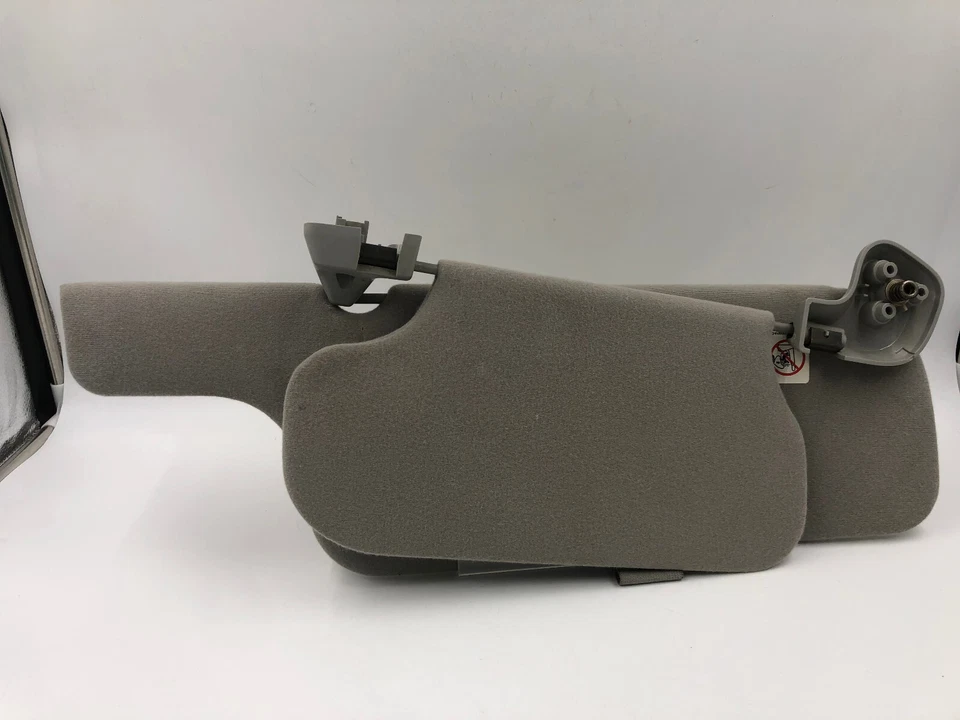 Солнцезащитный козырек для пассажира Ford Expedition 2003-2005 годов выпуска серый от оригинального производителя E04B05002 - Изображение 2 из 4