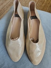 Nine West Gold Shoes 9m Womens New Without  Tags  Flats Dress Up Or Down