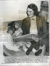 1956 Press Photo Barbara Marciano, wife of boxer Rocky Marciano, & kid Mary Ann