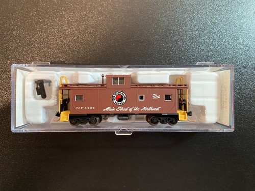 Atlas N Scale 43048 Standard Cupola Caboose Northern Pacific Rd#1101 marrón | Condition: Used