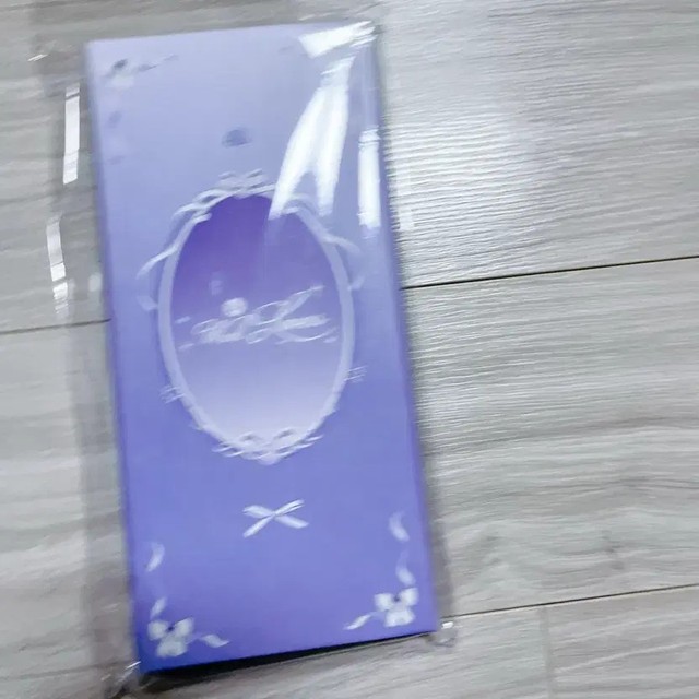 4-Week Friend Fan Set - Unopened, Scratches Possible