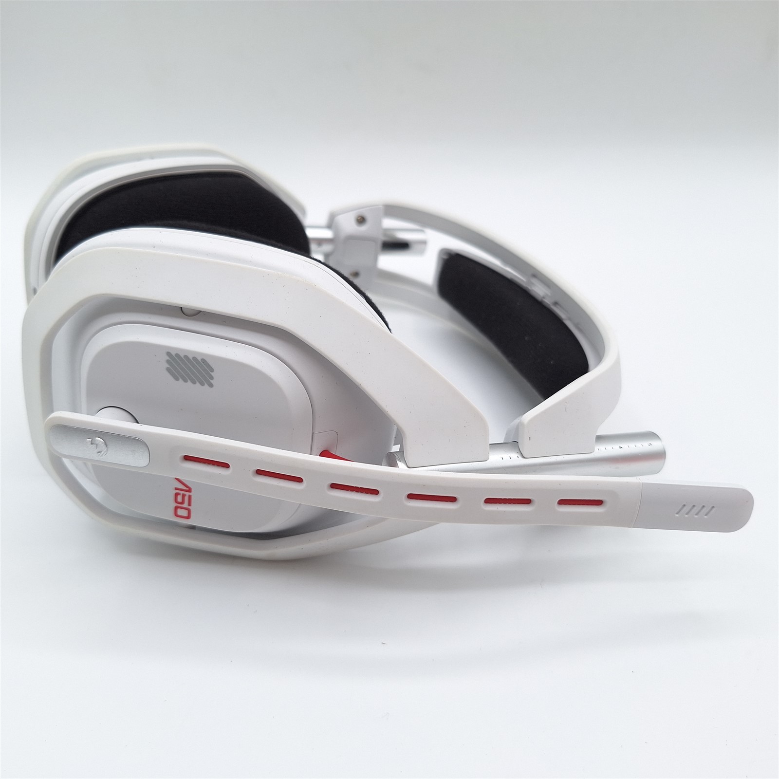 Logitech G Astro A50 Omni-Platform Wireless Gaming Headset + Base Station White