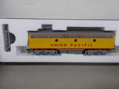 LOCOMOTORA MOTORIZADA STEWART / KATO # 9181 ~ UNION PACIFIC F7B ~ NUEVA EN CAJA ~ ESCALA HO ~ LOTE E | Condition: New