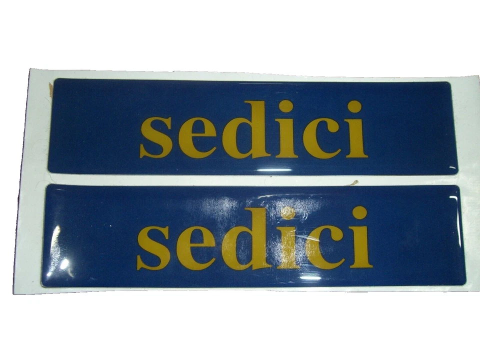 2 Embleme Emblem Badge Badges Lancia Delta Integrale Evo Sedici 46221479 - Bild 1 von 1