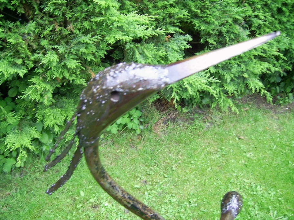 Escultura de jardín garza de metal de origen ético - pájaro de metal reciclado hecho a mano Foto 3 de 4