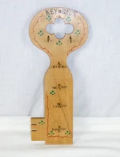 Vtg Mid Century Old Fashioned Key Shaped Wooden Key Rack 12.5" H