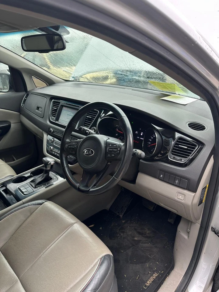 KIA CARNIVAL/GRAND CARNIVAL YP 12/2014-10/2020 ROOF BARS PAIR AFTERMARKET THULE - image 4 of 4