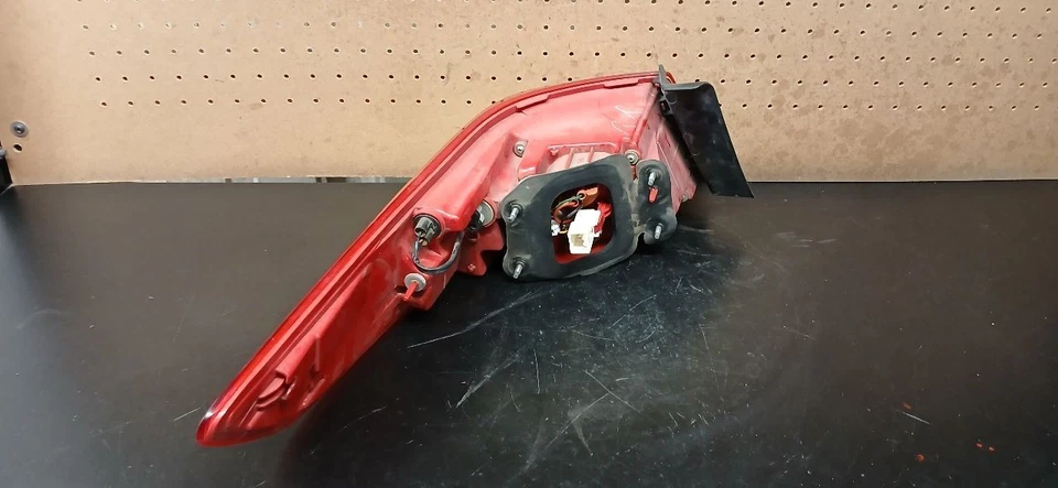 16 17 18 19 20 KIA OPTIMA REAR RIGHT TAILLIGHT OEM 92402D5000 - Image 4 of 4