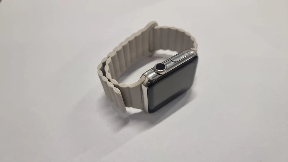 SMARTWATCH APPLE WATCH (1ère GÉNÉRATION) 42 mm gps wifi bracelet sport argent - Photo 4/4
