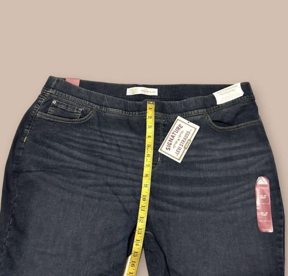 Signature by Levi’s Strauss Pull On Skinny Jeans Size 26M New (see