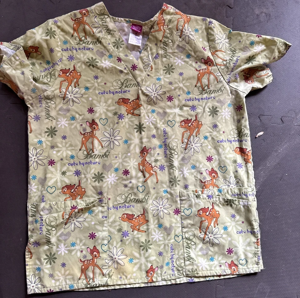 Blusa Médica Disney BAMBI 4 Bolsillos, Paquete de Blusa Médica Scooby-doo Talla M Exfoliante de Enfermera Foto 3 de 3