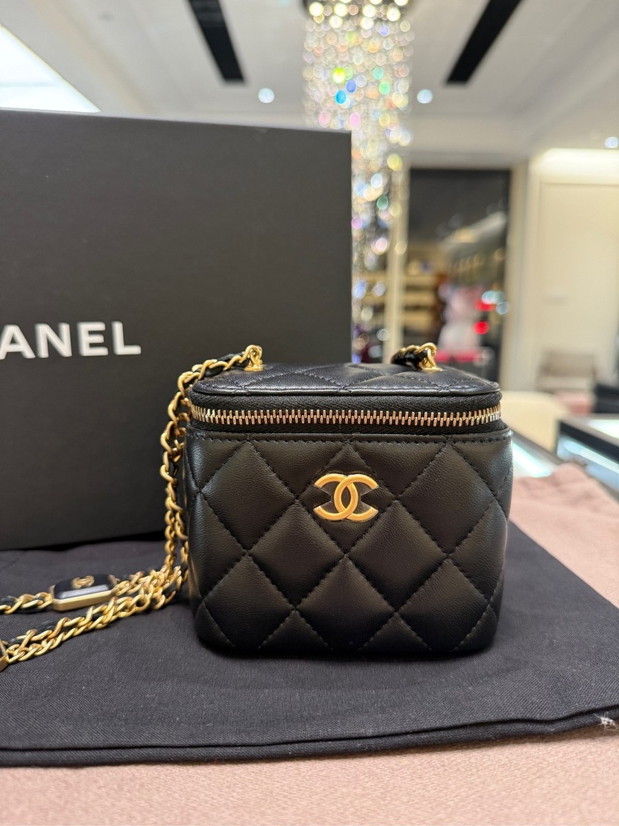 シャネル Chanel ヴィヴィアン 黒金 ハンドバッグ Chanel Vanity Case Lambskin Quilted Chain Crossbody Shoulder Bag