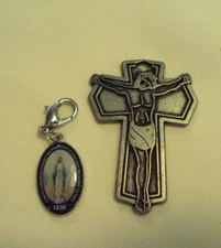 LOT OF 2 RELIGIOUS ITEMS BLESSED MOTHER MEDAL CHARM AND CRUCIFIX PENDANT  AUC