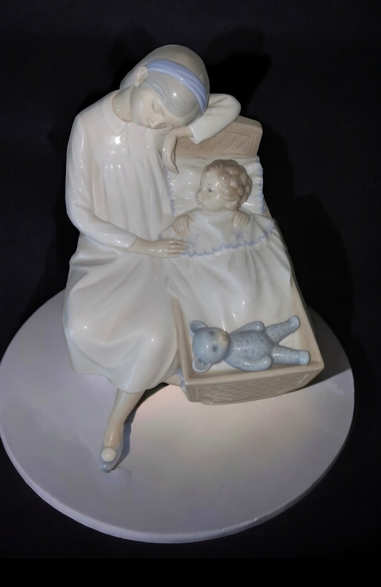 Lladro NAO large figure porcelain mother, child and teddy bear