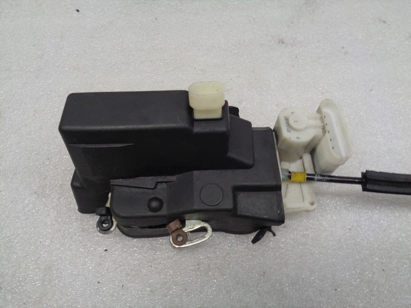 04-08 Maserati Quattroporte Front Right Door Lock Latch Actuator OEM AK2209256