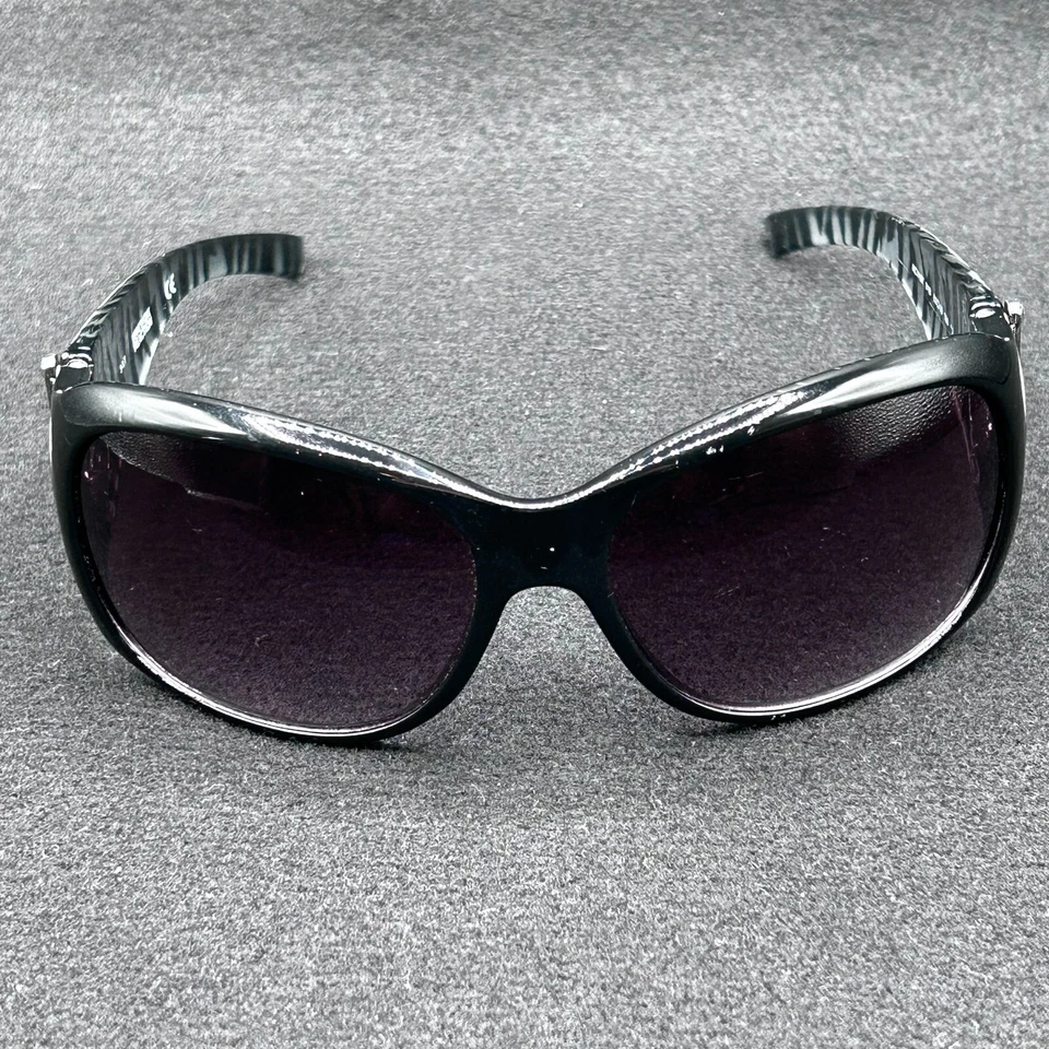 Kenneth Cole Reaction KC1157 Sunglasses Black Frame w/ Gradient Lenses - Used - Image 2 of 4