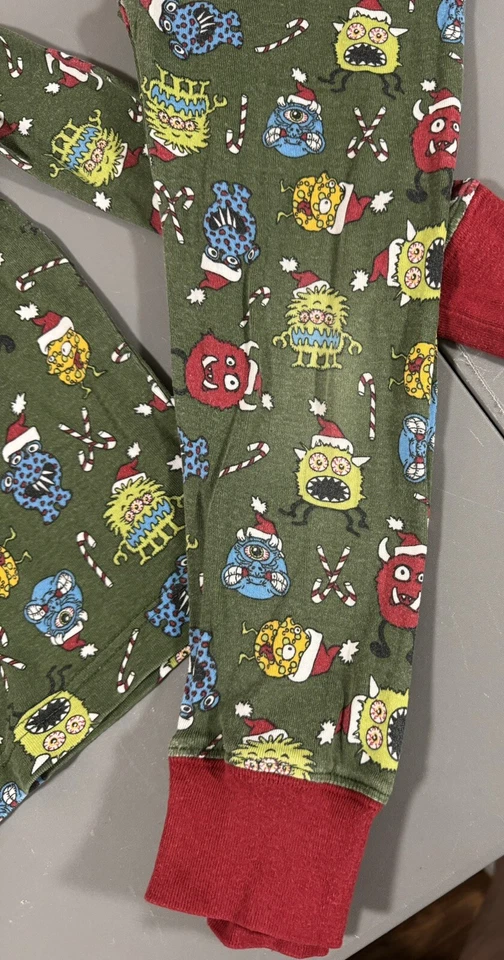 Pijama para dormir de algodón verde The Children's Place Christmas Monsters talla 5 Foto 3 de 4