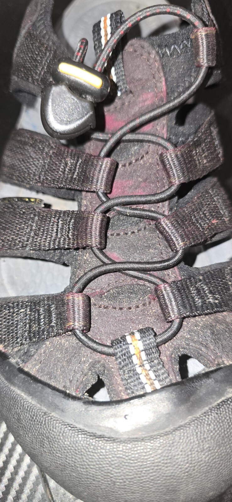 KEEN donna nero rosso Newport sandalo scarpa sportiva sportiva US 8 5