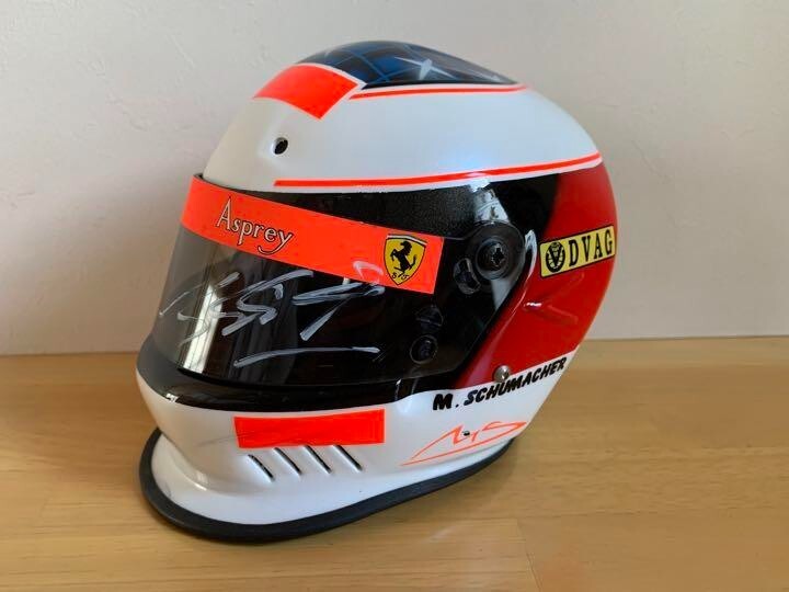 直筆サイン入り M.シューマッハ 1/2 ヘルメット 1996 BELL s-l400.jpg