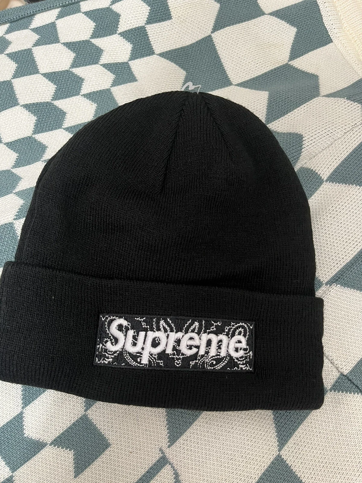 Bonnet logo boîte bandana suprême New Era