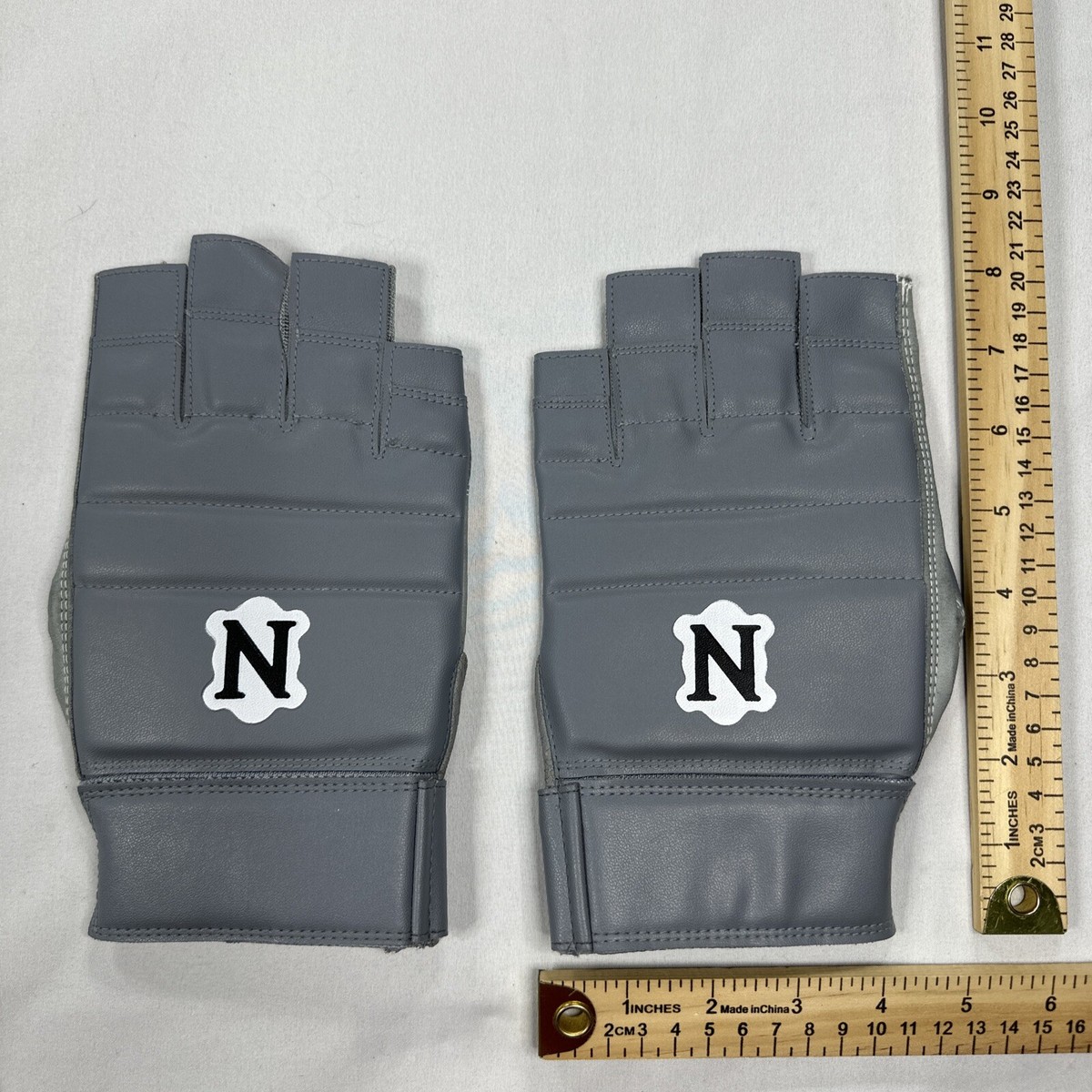 Vintage Neumann Men's Sz XL Tackified Lineman Gloves Pair Gray