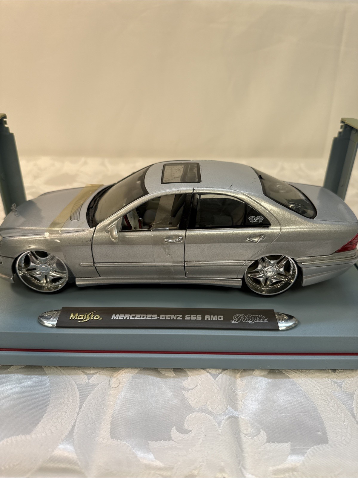 Picture 2 of 24