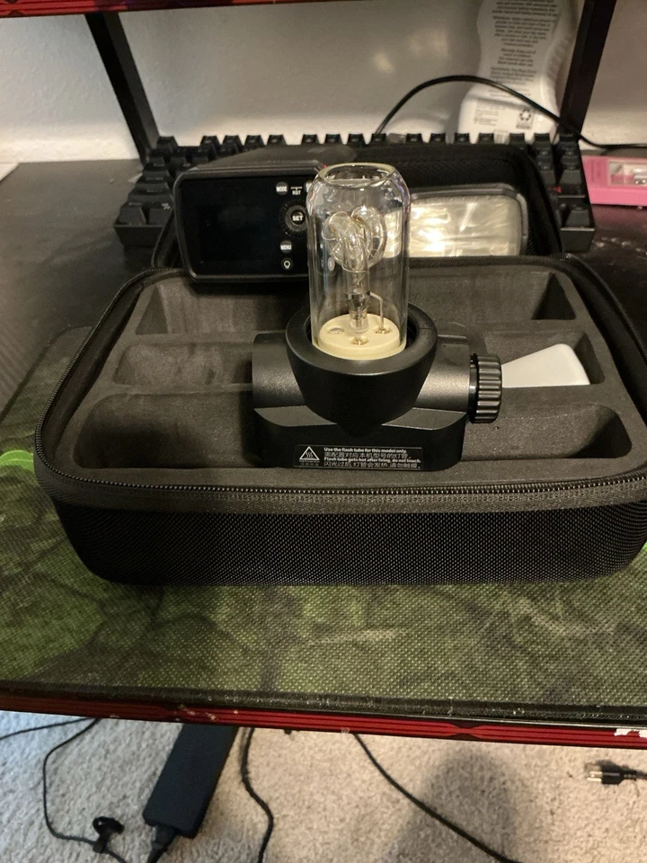 Kit Estroboscópico Flash Godox AD200Pro con Cabezales y Estuche - Iluminación Portátil - SIN PROBAR Foto 3 de 4