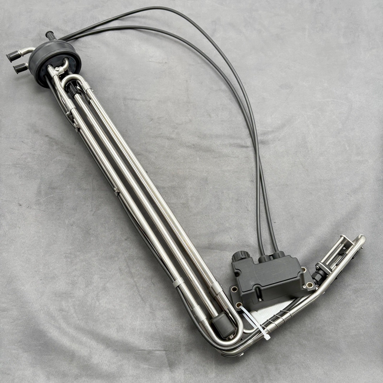 DEF Diesel Exhaust Fluid Tank Level Sensor 23539939 For Volvo MACK Truck