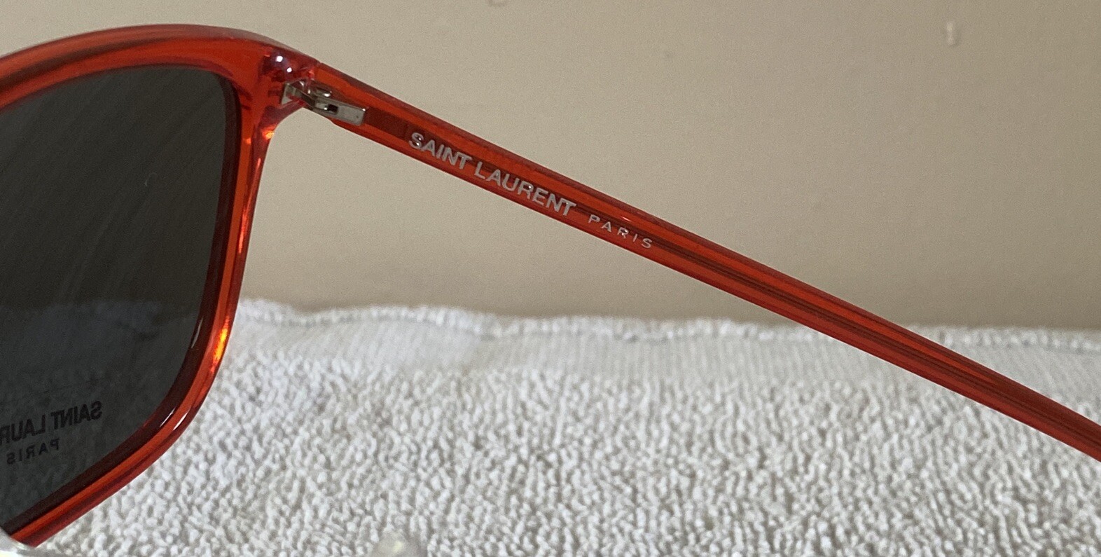 Occhiali da sole Saint Laurent montatura quadrata oversize rosso fluo 5TFP9 58 15 140mm