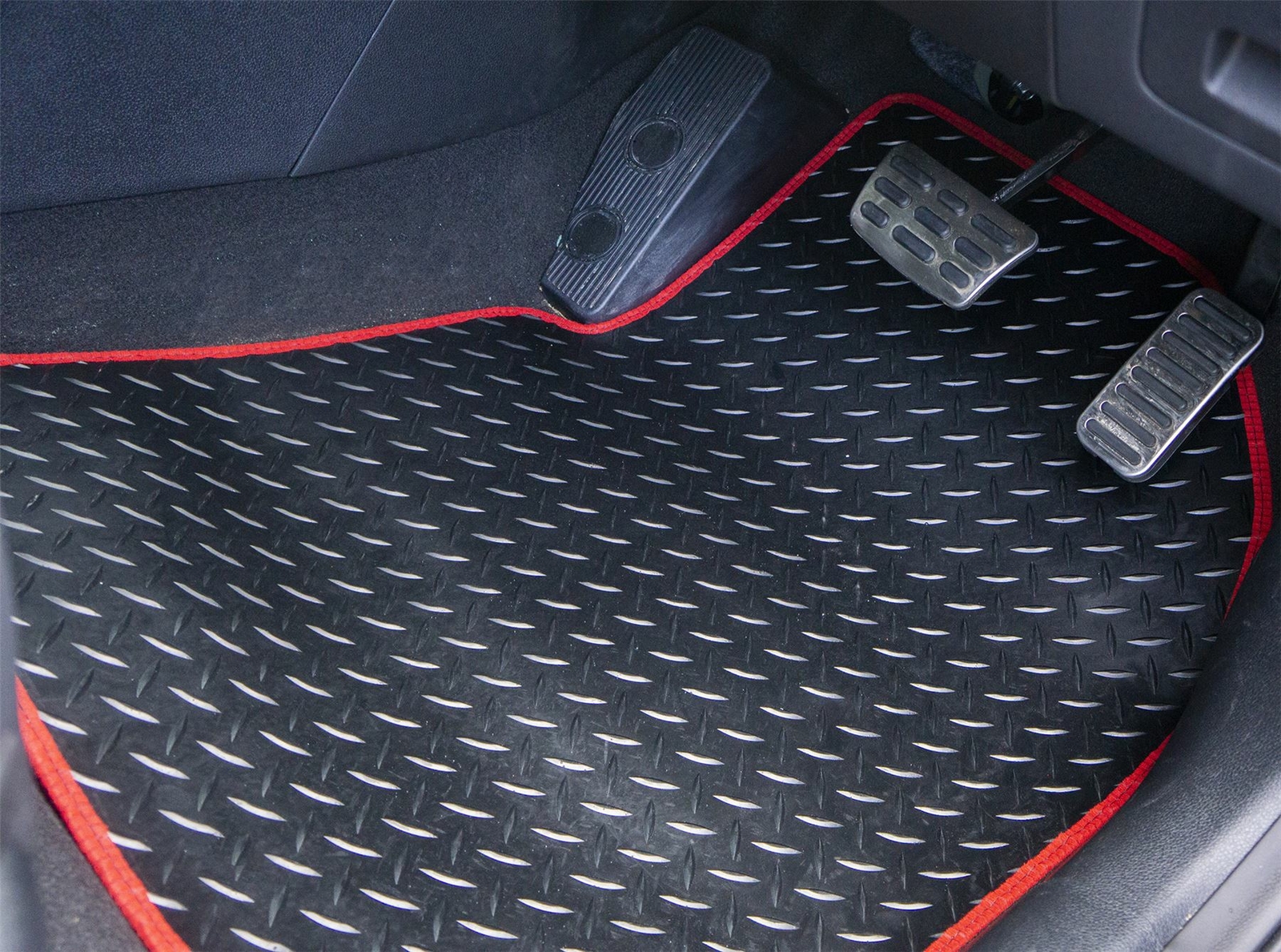Red Tailored Rubber Mats Ford Fiesta Mk6 2002 2003 2004 2005 2006 2007