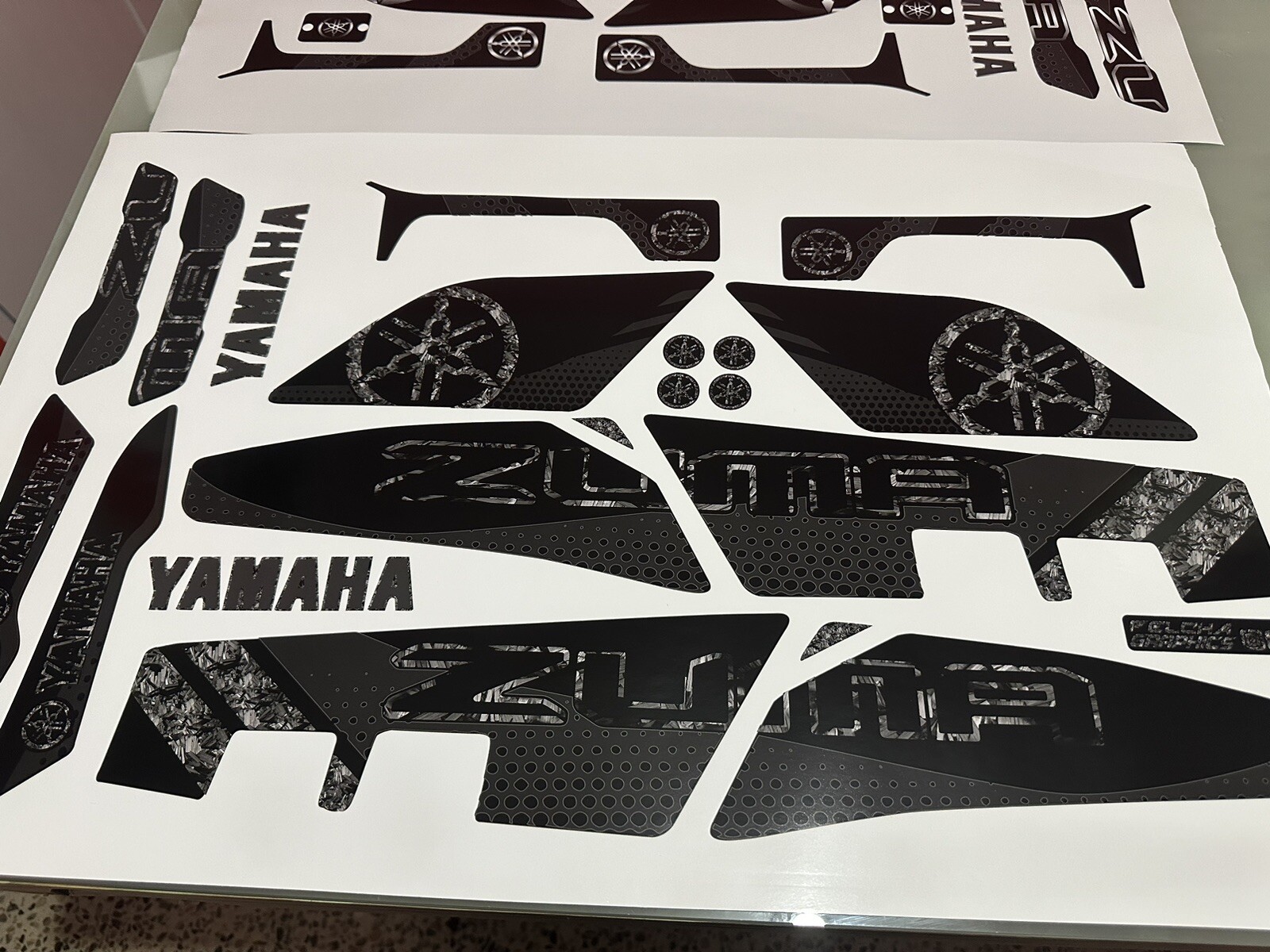 Kit Graficas Forged Carbon Fiber Yamaha Zuma Chuma 2022-2024