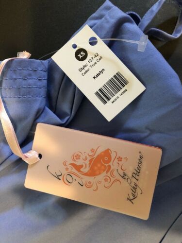 Neu mit Etikett Koi Kathy XS Damen Katelyn True Ceil (blau) angedeutetes Wickel-Peeling-Top X-Small - Bild 3 von 6