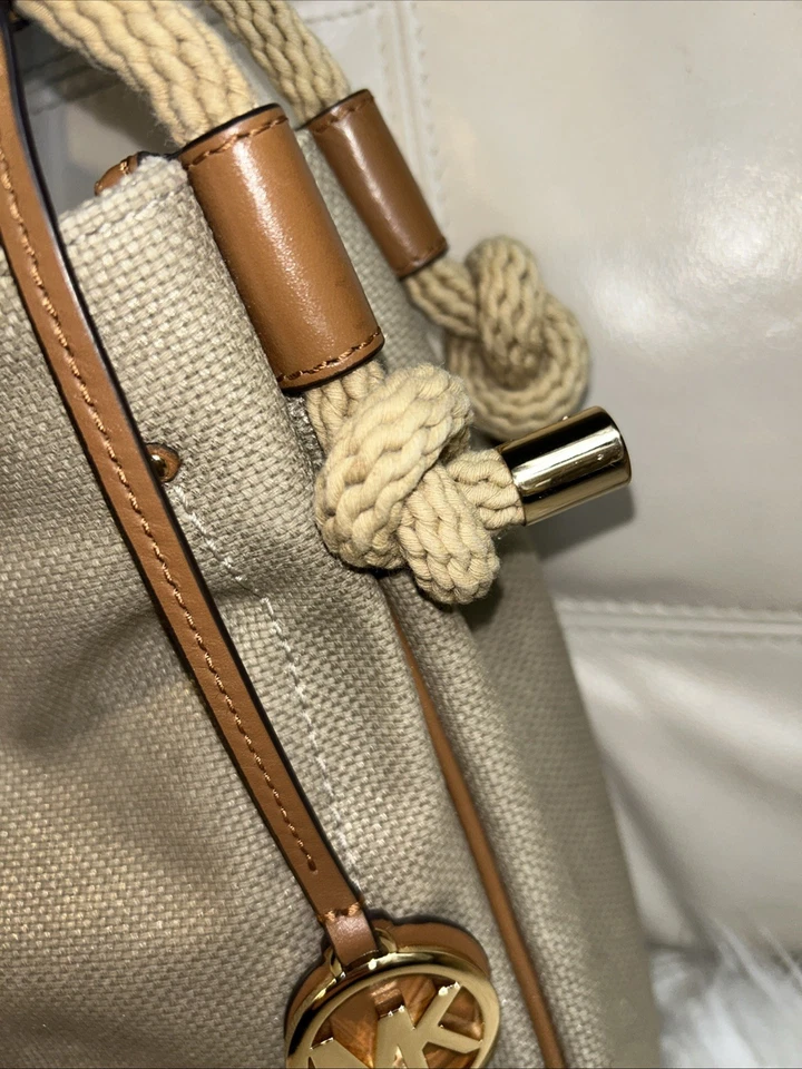 Michael Kors Lino Isla Bolso Cartera Muñequera Oro Pálido Metálico Agarre Bolso Foto 4 de 4