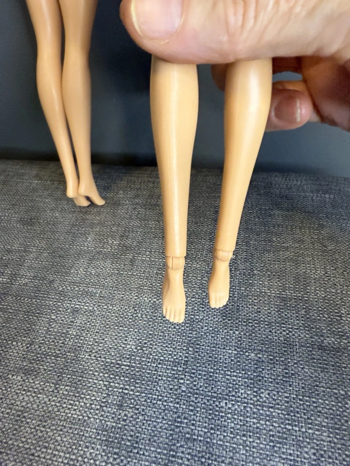 Barbie 2013 Carrera Barbie Patinadora sobre Hielo Lote de 2 Foto 4 de 4