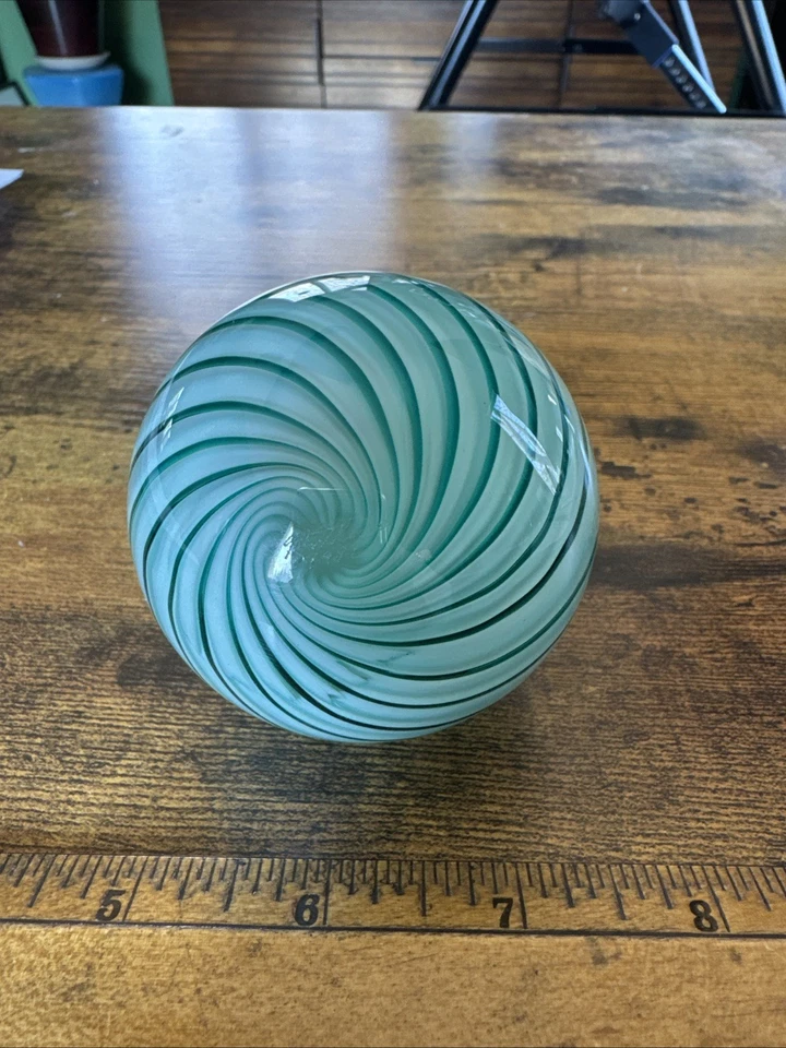 De Colección Mark Matthews Arte Vidrio Mármol Verde Blanco Diseño Espiral 1.92" Firmado 1989 Foto 4 de 4